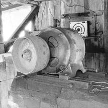(7) Génératrice de la turbine ; 1980 (c) Phot. Ph. Lair ; Fonds ASFSL, série 114J, AD24